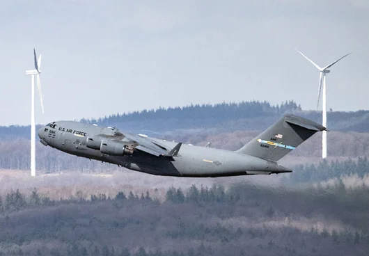  Американски военен самолет кацна на летище „Сарафово“