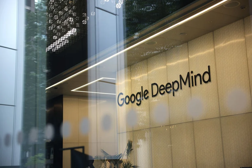 Служители на Google напускат заради използването на AI за военни цели