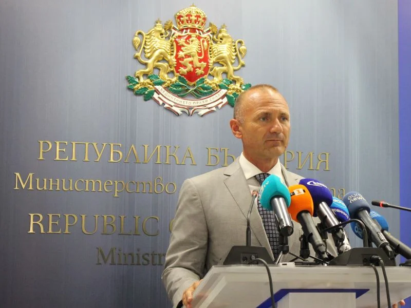 "Булгаргаз" е спрял да праща заявки  към "Газпром" при новия кабинет - с пореден риск да отслаби позицията си