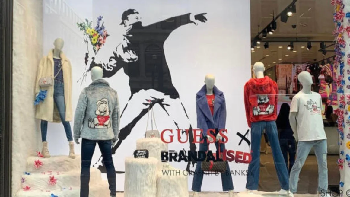 Guess махна витрината с откраднатия графит на Banksy 