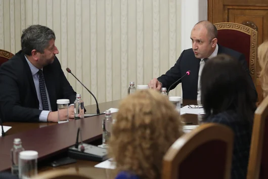 Смокиновият лист на конституционните правомощия вече не прикрива амбициите на Радев