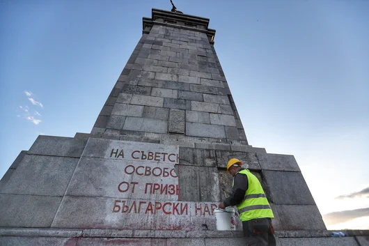 БСП-София брани с мистрия Паметника на Съветската армия