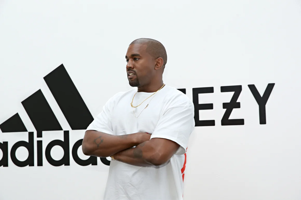 Adidas най-накрая реши какво да прави със залежаващите маратонки на Кание Уест за над €1 млрд.