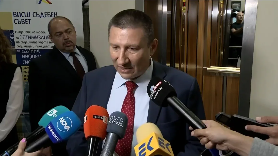 Сарафов не изключва ревизия за поисканите имунитети на Борисов, Петков и други депутати