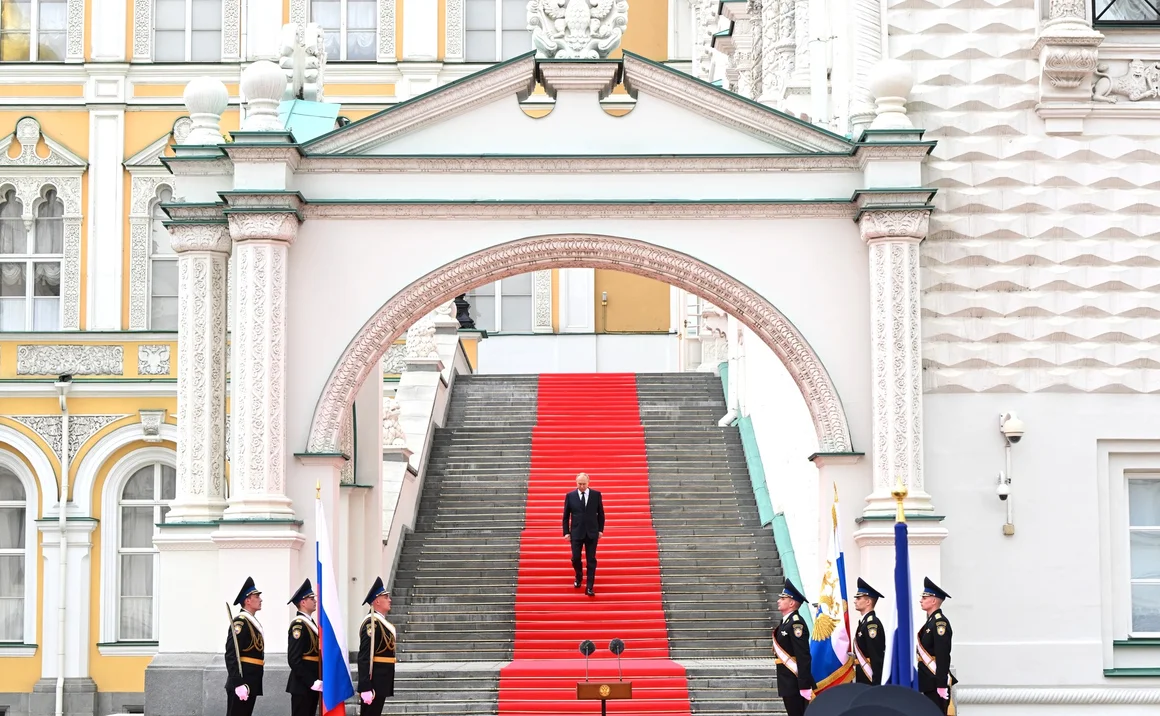 "Някои в Кремъл вече търсят наследник на Путин, и ако търсят твърде дълго, друг ще го намери"