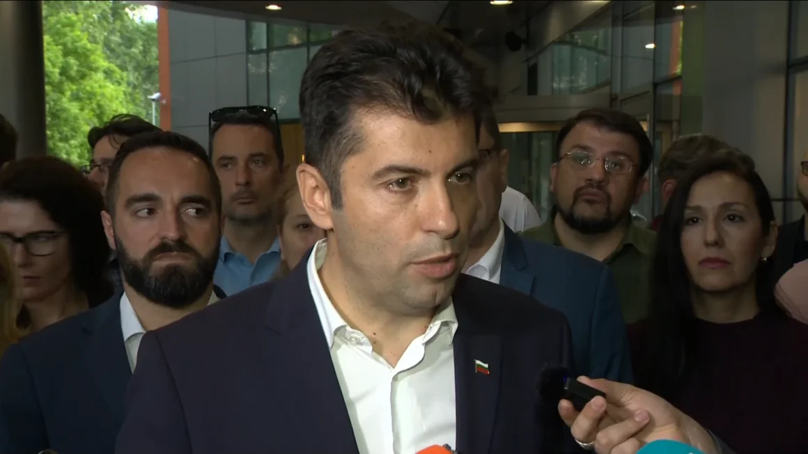 Политици от ПП-ДБ са били записвани от службите и "дълбоката държава" с цел да се провали кабинета