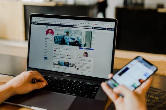 Facebook и Instagram се върнаха, след като цял час изхвърляха потребителите си 