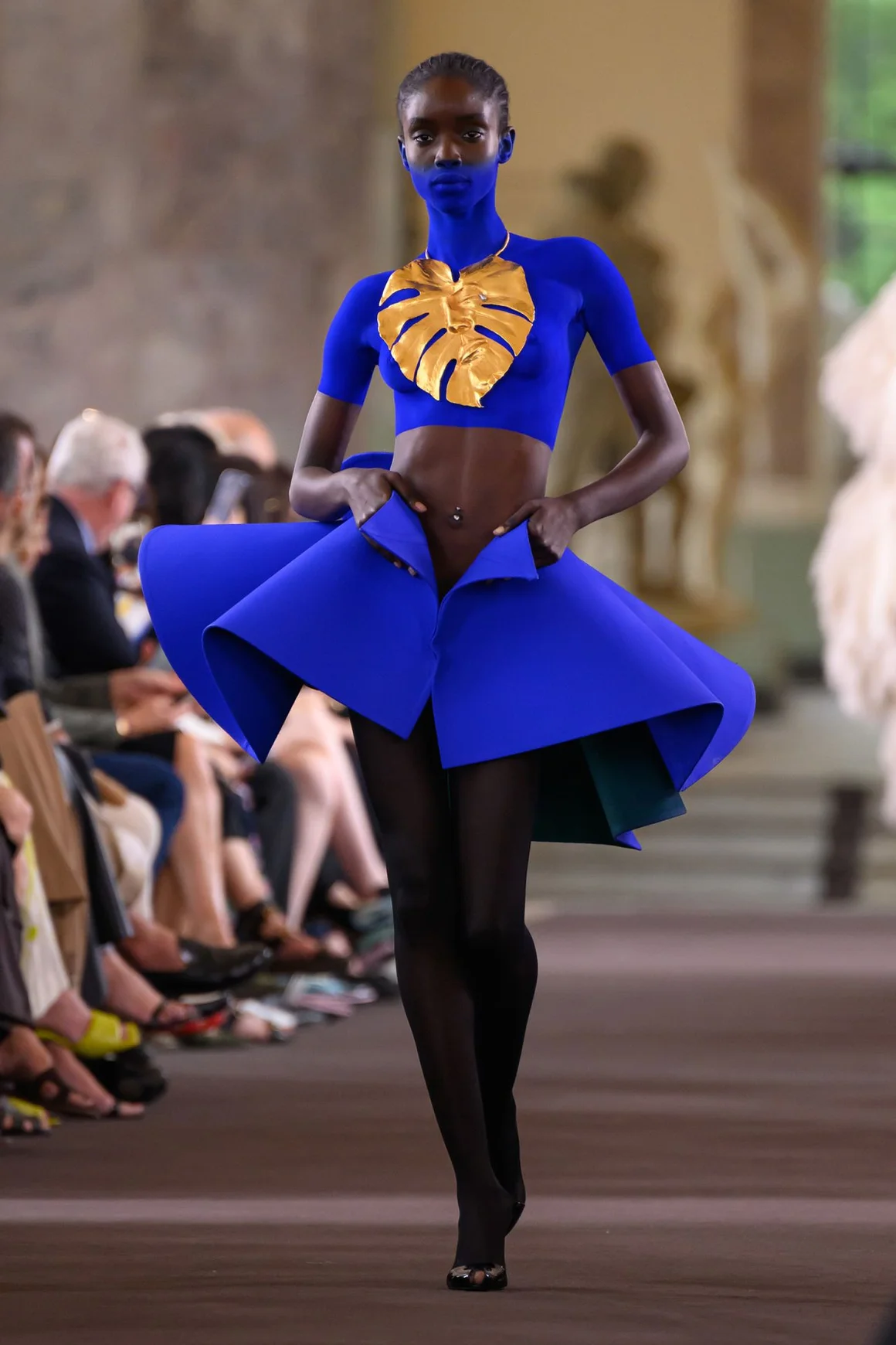 Синьото на Ив Клайн се завърна с Schiaparelli