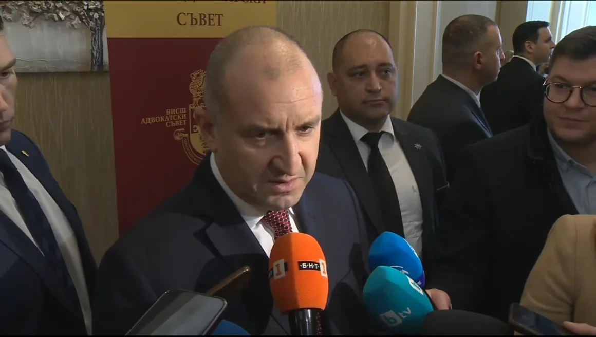 Радев с нови критики към управляващите: "Ту се обичат, ту се изобличават взаимно"