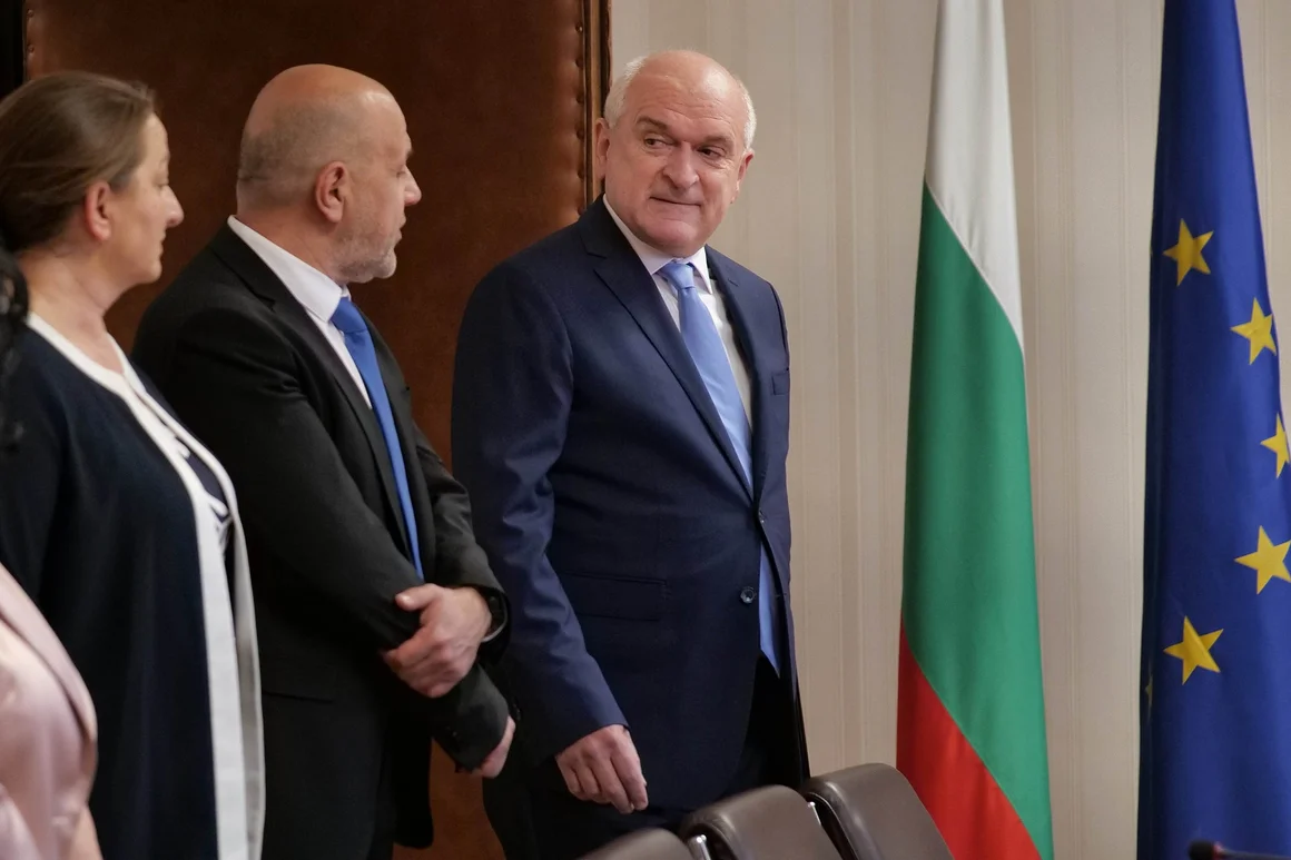 Димитър Главчев представи служебните министри пред партиите