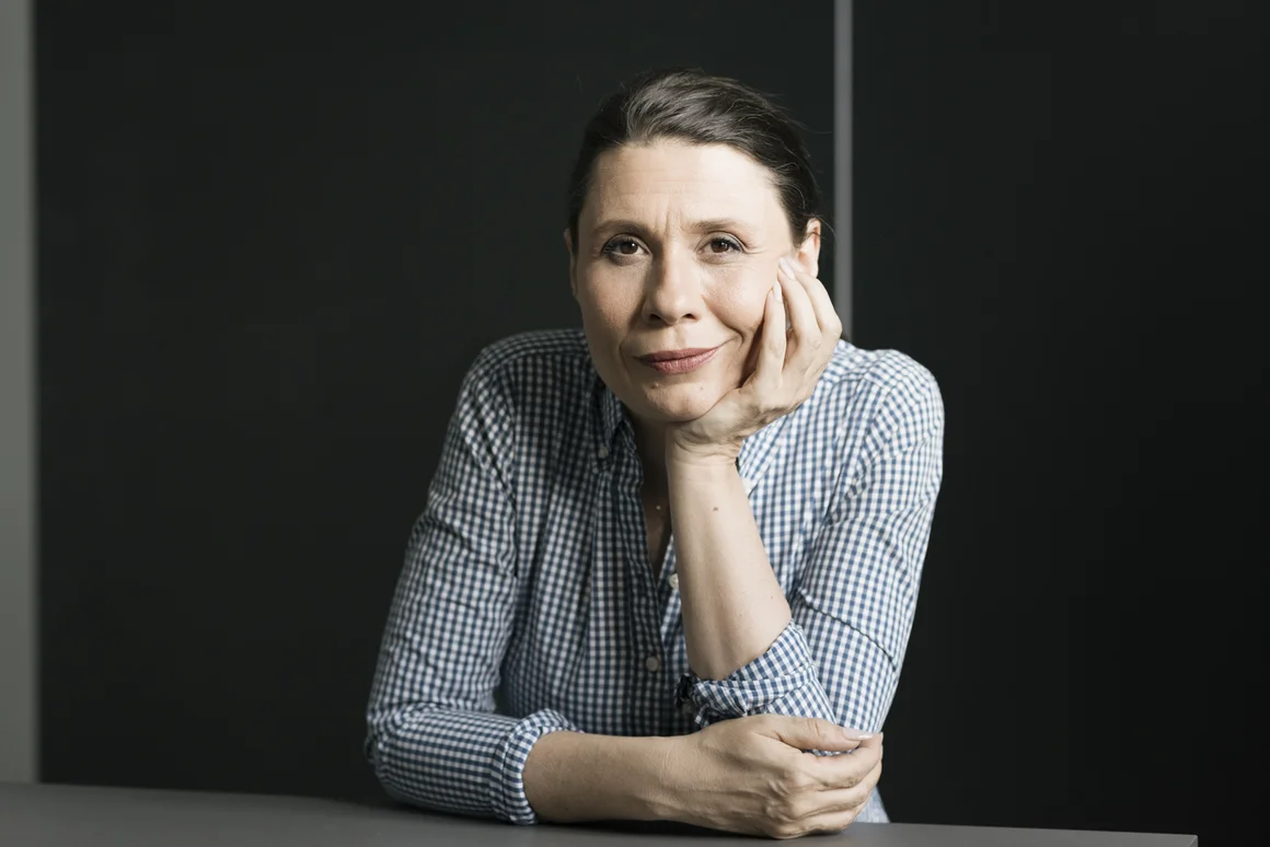 Елисавета Белобрадова: Светът е нов и е важно, ако утре падне Желязна завеса, от коя страна сме