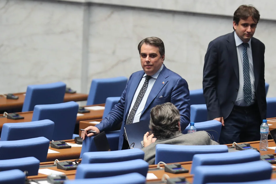 Асен Василев: ГЕРБ прави "артилерийска подготовка" за нова постна пица