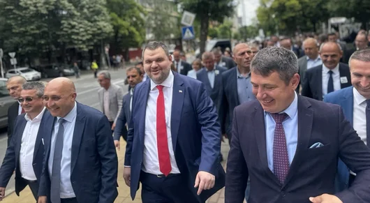 Избори ли? ДПС вече се намести във властта по служебен път