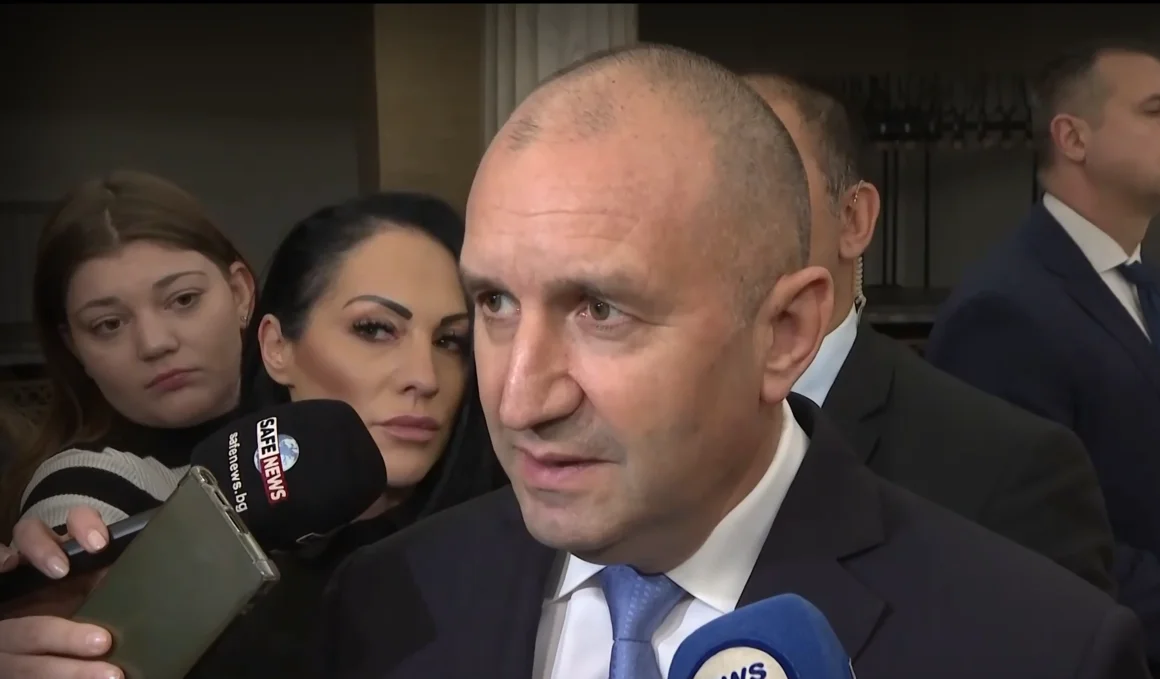 Радев видя “Лукавия” в критиките срещу референдум за еврото