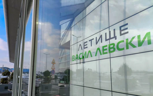 Два евакуационни полета с българи пристигнаха от Дубай и Абу Даби на летището в София