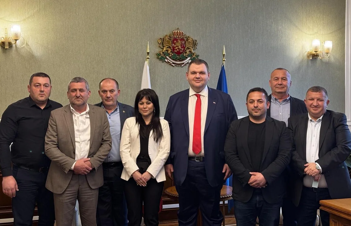 Кметове на Доган в Разград минават към Пеевски