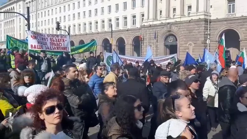Перничани искат оставки заради водната криза