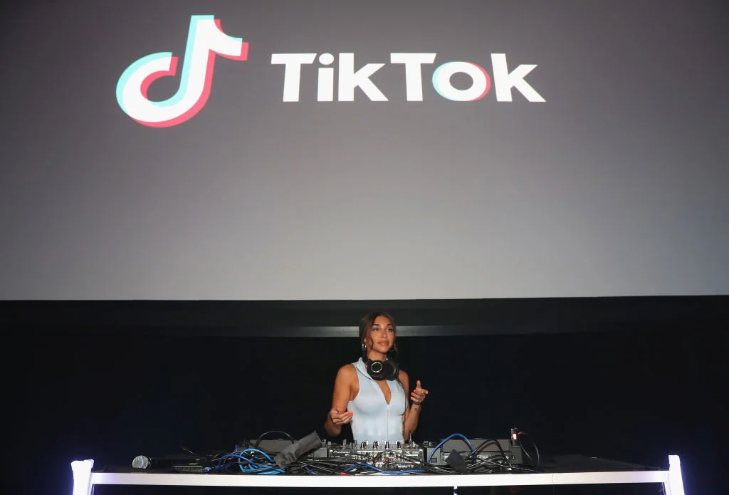Тръмп забранява TikTok и WeChat, ако китайските им собственици не ги продадат