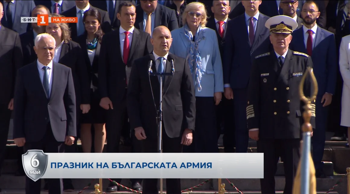 Радев призова армията да "отхвърли всеки опит за разкол и унижение" 