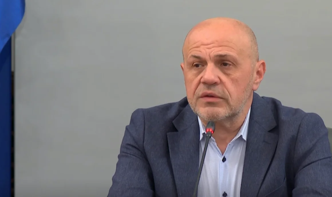 Властта пак си иска скъпия ток от въглища, но не и пазарни цени за бита