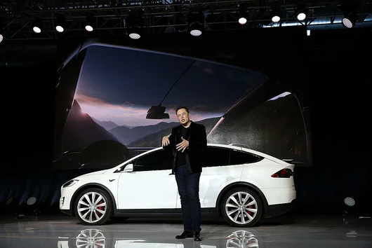 Печалбата на Tesla се срина със 70% - Мъск обеща на инвеститорите, че ще отделя повече време на компанията си