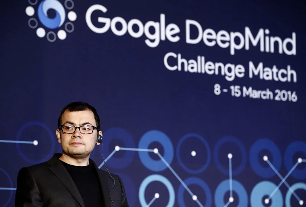 Шефът на DeepMind и нобелов лауреат предупреди за две реални заплахи, свързани с AI - престъпност и липса на контрол