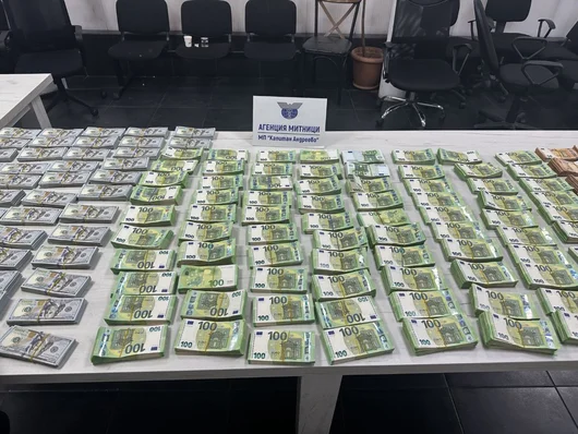 Близо 3 млн. лв. в недекларирана валута задържаха на „Капитан Андреево“