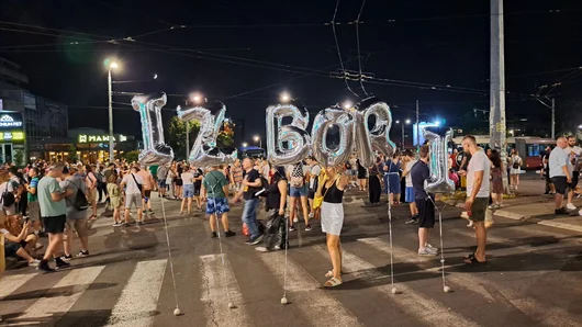 Протестът срещу Вучич блокира ключови места в Белград