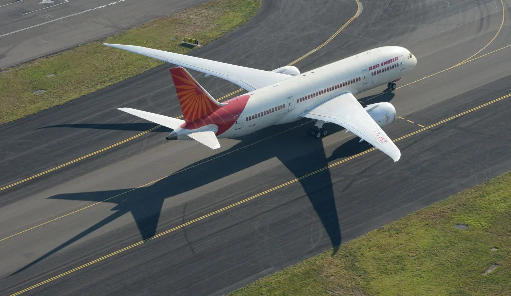 Самолет на Air India се върна аварийно в Хонконг заради технически проблем