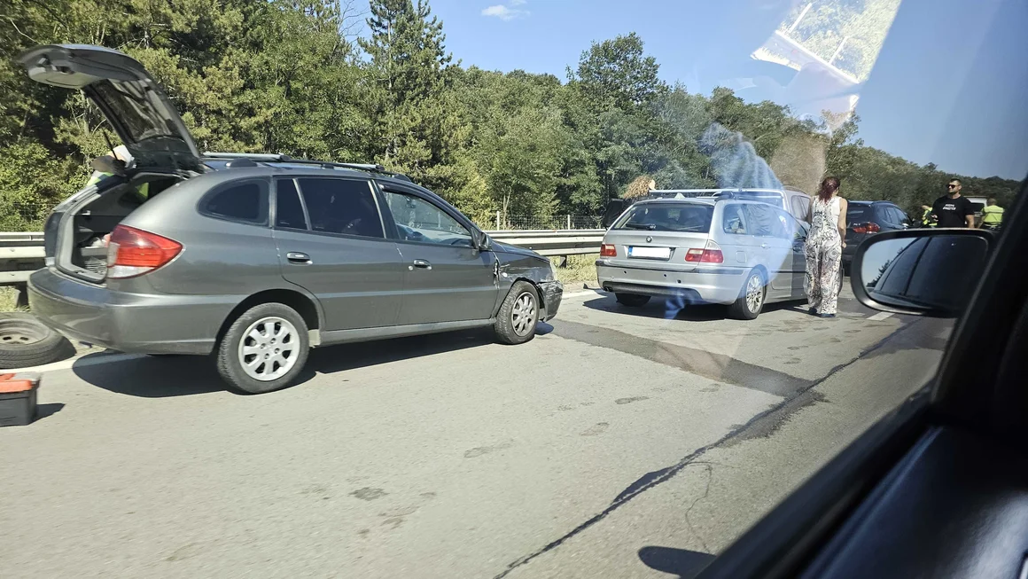 Верижна катастрофа затруднява движението на АМ "Тракия" 