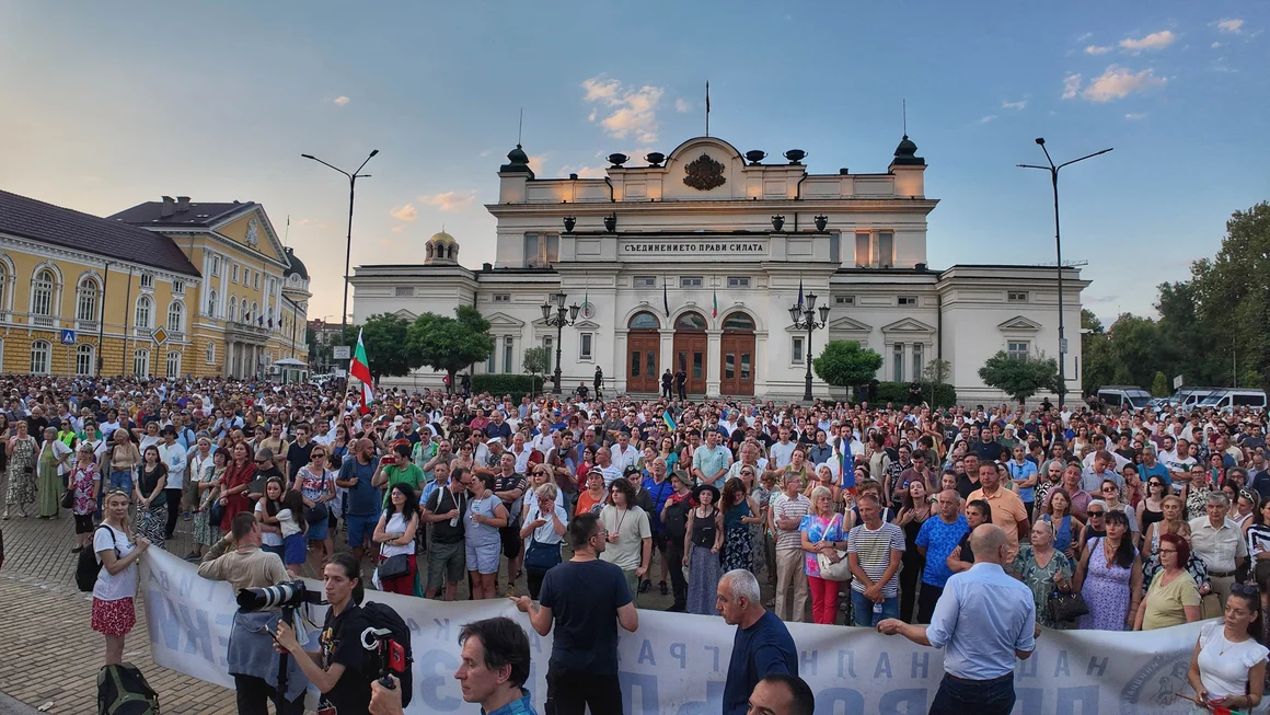 Протестът срещу Борислав Сарафов "окупира" Орлов мост