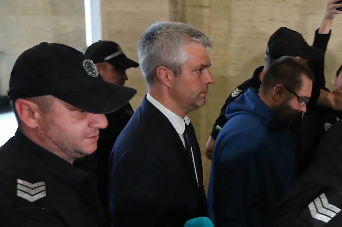 Забавен обиск, анонимен депутат - юристи откриват поне три абсурда при ареста на Благомир Коцев