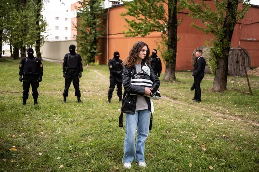 Арестите в Минск: 50 души в килия за 4 и побоища под звуците на химна на Беларус