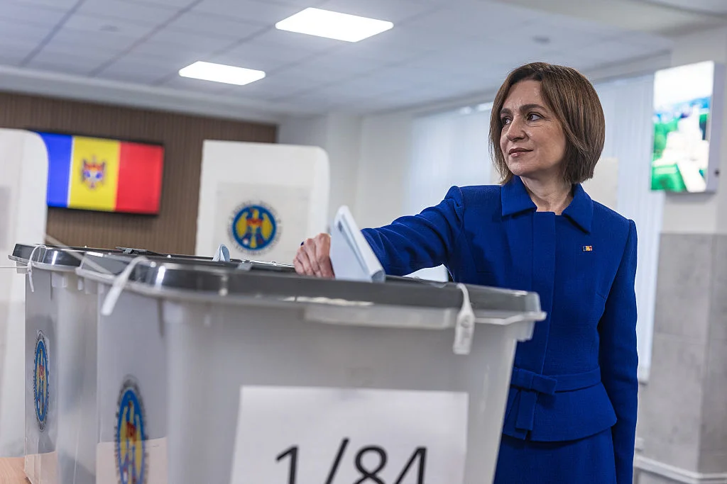 Проевропейската партия на Мая Санду води на изборите в Молдова