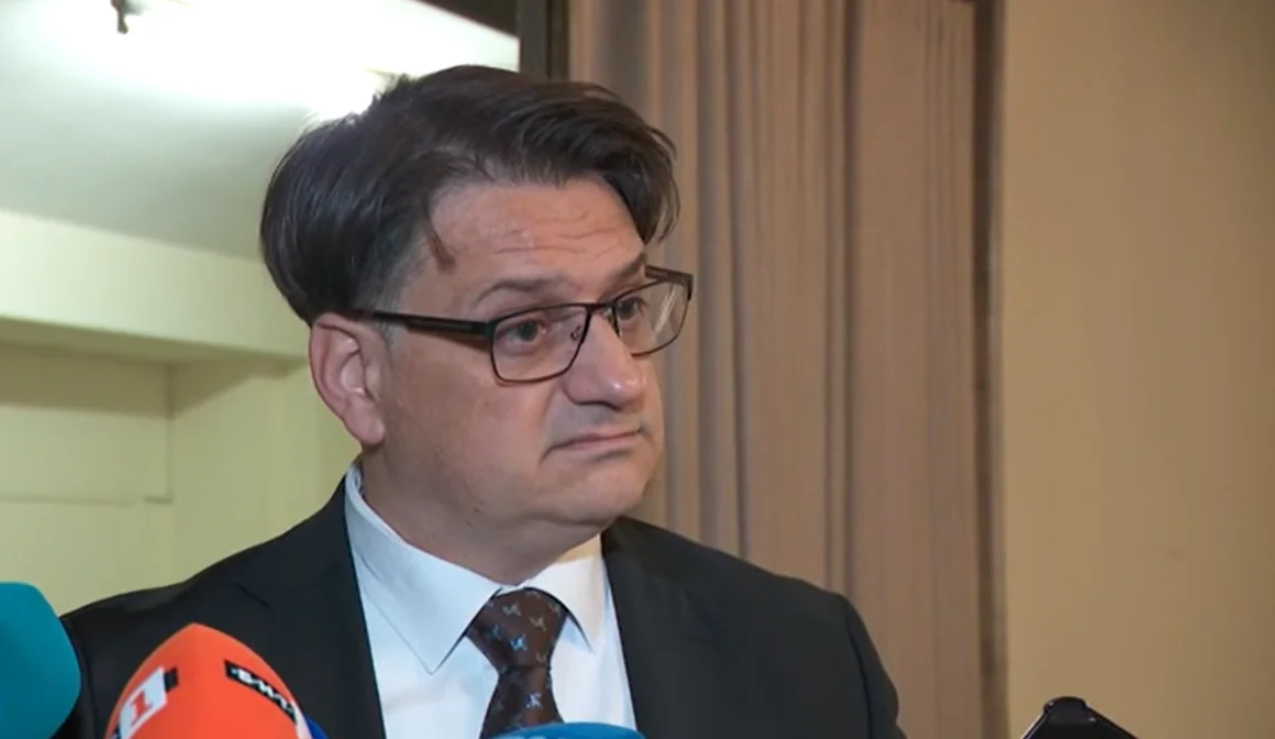 Бачев: Репетициите в театралната школа се записват, Росен Белов е прекрасен професионалист