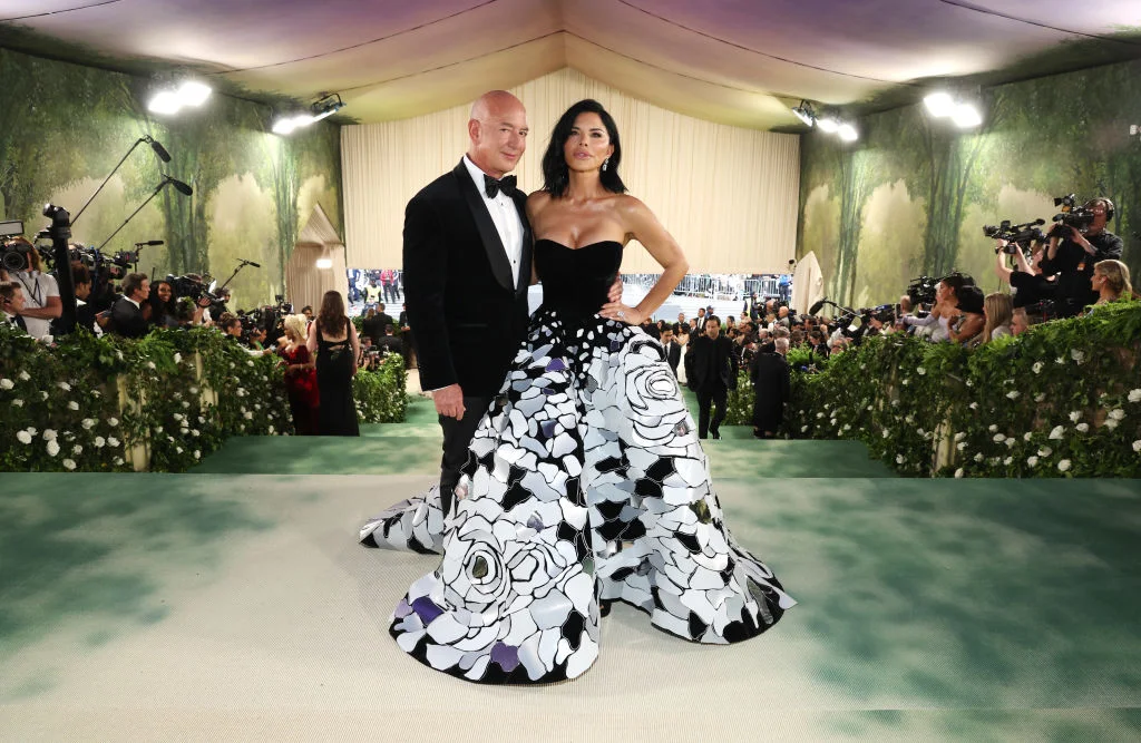 Всичко за Met Gala 2026: Протестът срещу Безос, Ана Уинтур без Мерил Стрийп и къде е Зендея