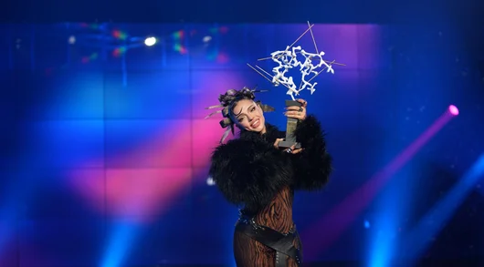 DARA: Ще участвам на „Евровизия“, няма да се оставим на крадците на мечти