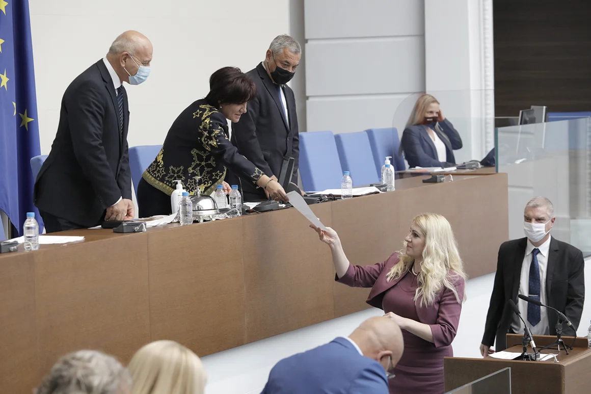 Десислава Ахладова положи клетва като правосъден министър