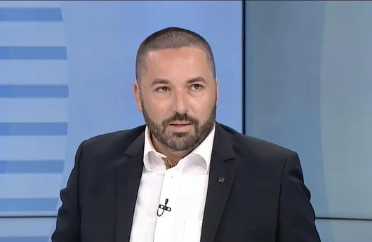 Бащата на Сияна тества нагласите за бъдеща партия
