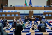 Парламентът заседава извънредно 