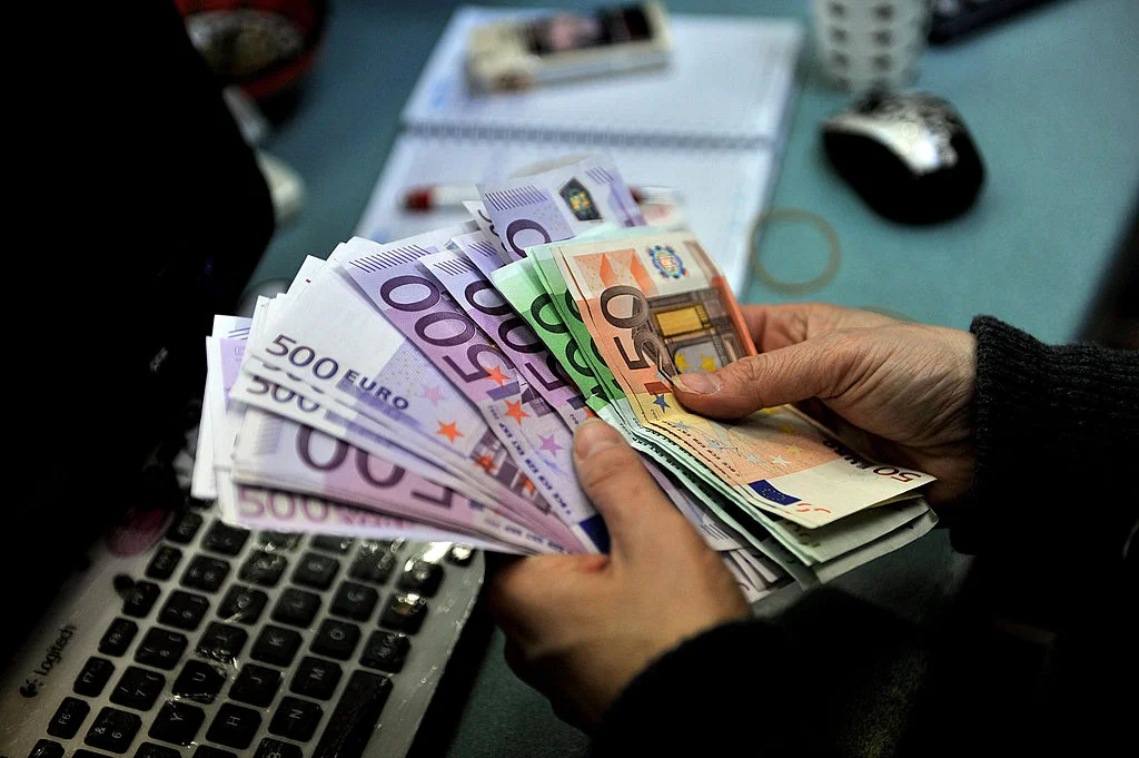 Чейндж бюрата вече нямат право да обменят левове в евро