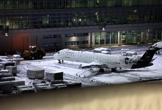 Как 500 пътници на Lufthansa бяха блокирани цяла нощ в самолети на пистата в Мюнхен