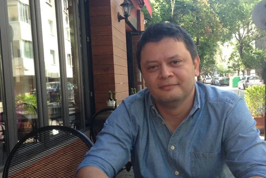 Николай Стайков прави заедно с Цънцарова видеоплатформата "Извън ефир"