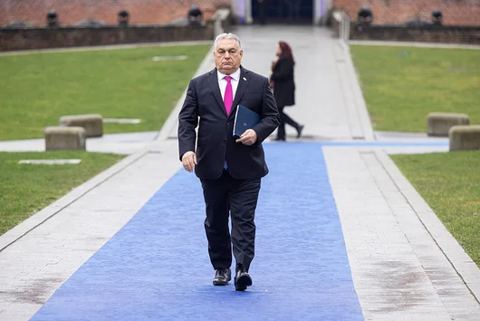 Новата власт в Унгария забрани на Виктор Орбан да се върне като премиер