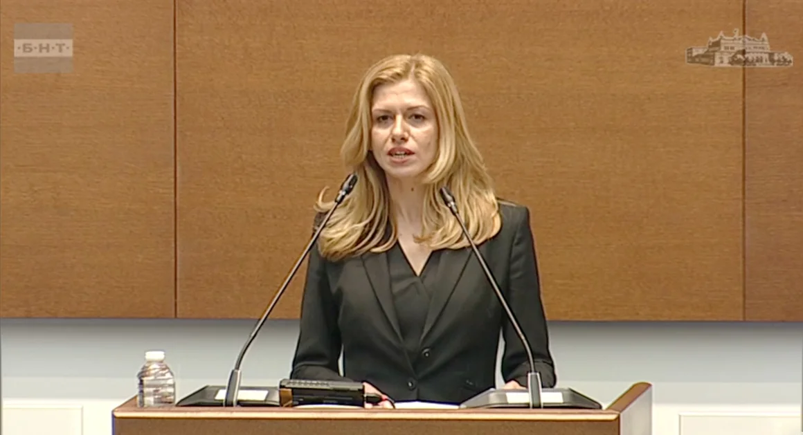Михаела Доцова е избрана за председател на новия парламент, ще има шестима заместници