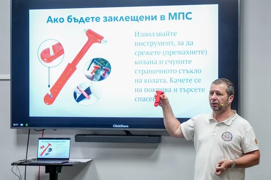 Асоциацията на доброволците учи служителите на Кока-Кола на безопасност в извънредни ситуации