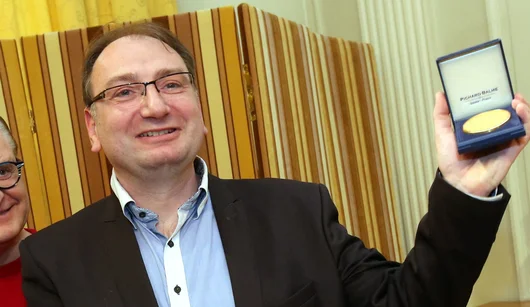 Мащабна измама в академичния свят - френски професор измисли престижна награда и я връчи на себе си
