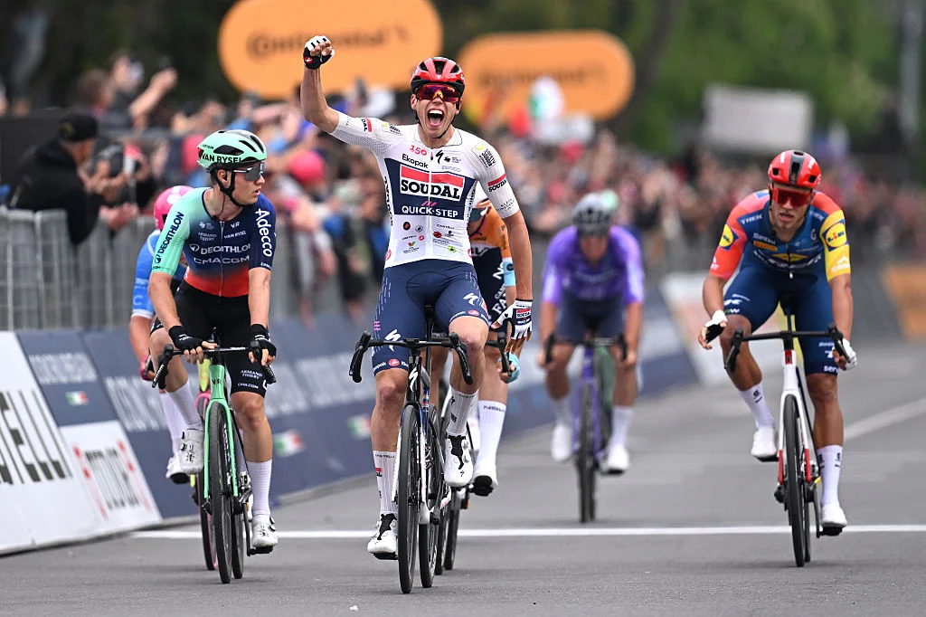 Тежко падане и френски успех белязаха откриващия етап на Giro d'Italia в България