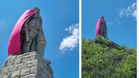 Паметникът на Альоша в Пловдив се „облече“ в розово в чест на Giro d’Italia