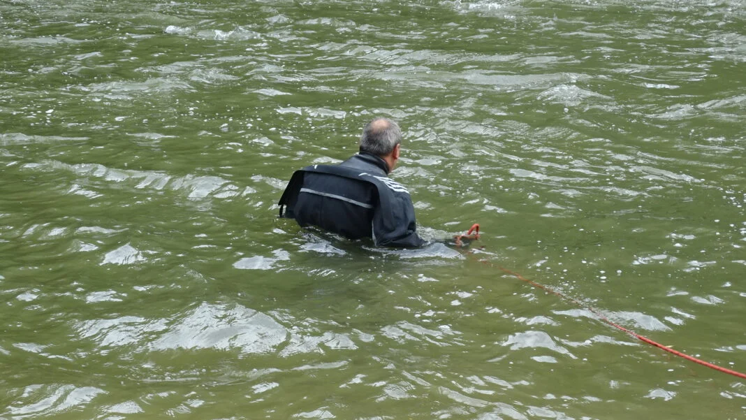 Водолази спасиха 17-годишно момче, влязло в придошла река край село Шемшево